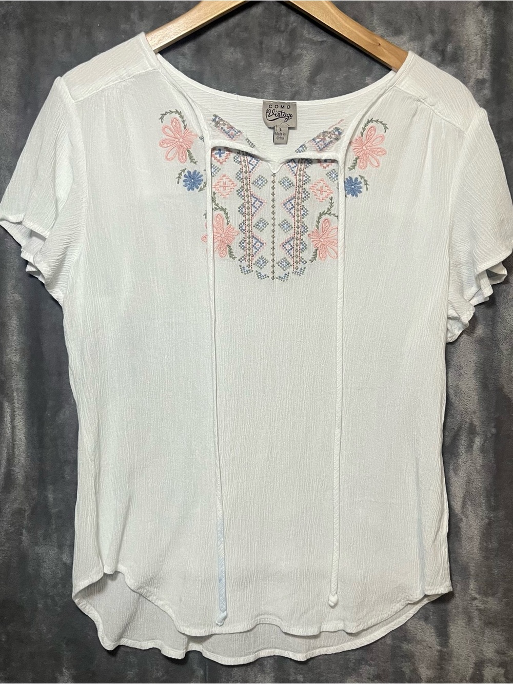 Como Vintage White Boho Embroidered Tie-Front Blouse
